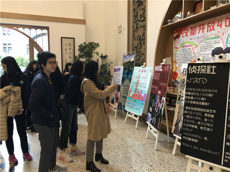 学生社团夺眼球.JPG