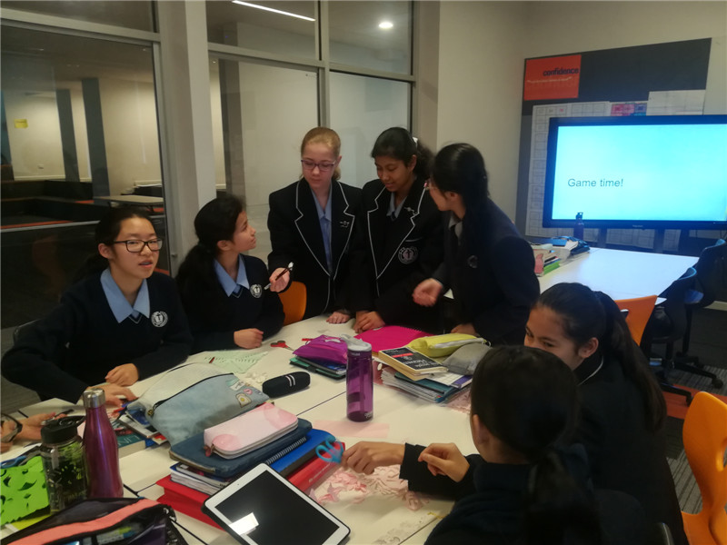 03 Camberwell Girls Grammar School学生上课场景.jpg