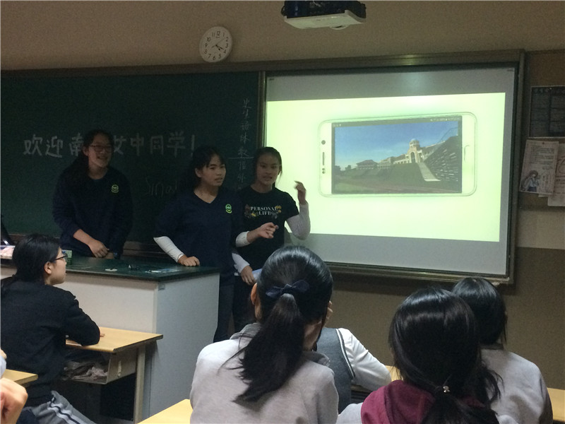 04 班班迎来南洋女孩，畅谈交流互通有无.JPG