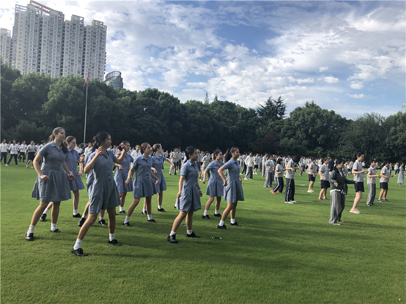 02 舞动学校大草坪.JPG