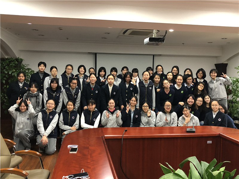 两校女孩聚一堂.JPG