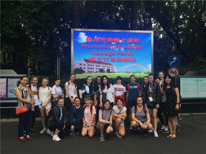 03 有朋自远方来，PLC女孩市三行.JPG